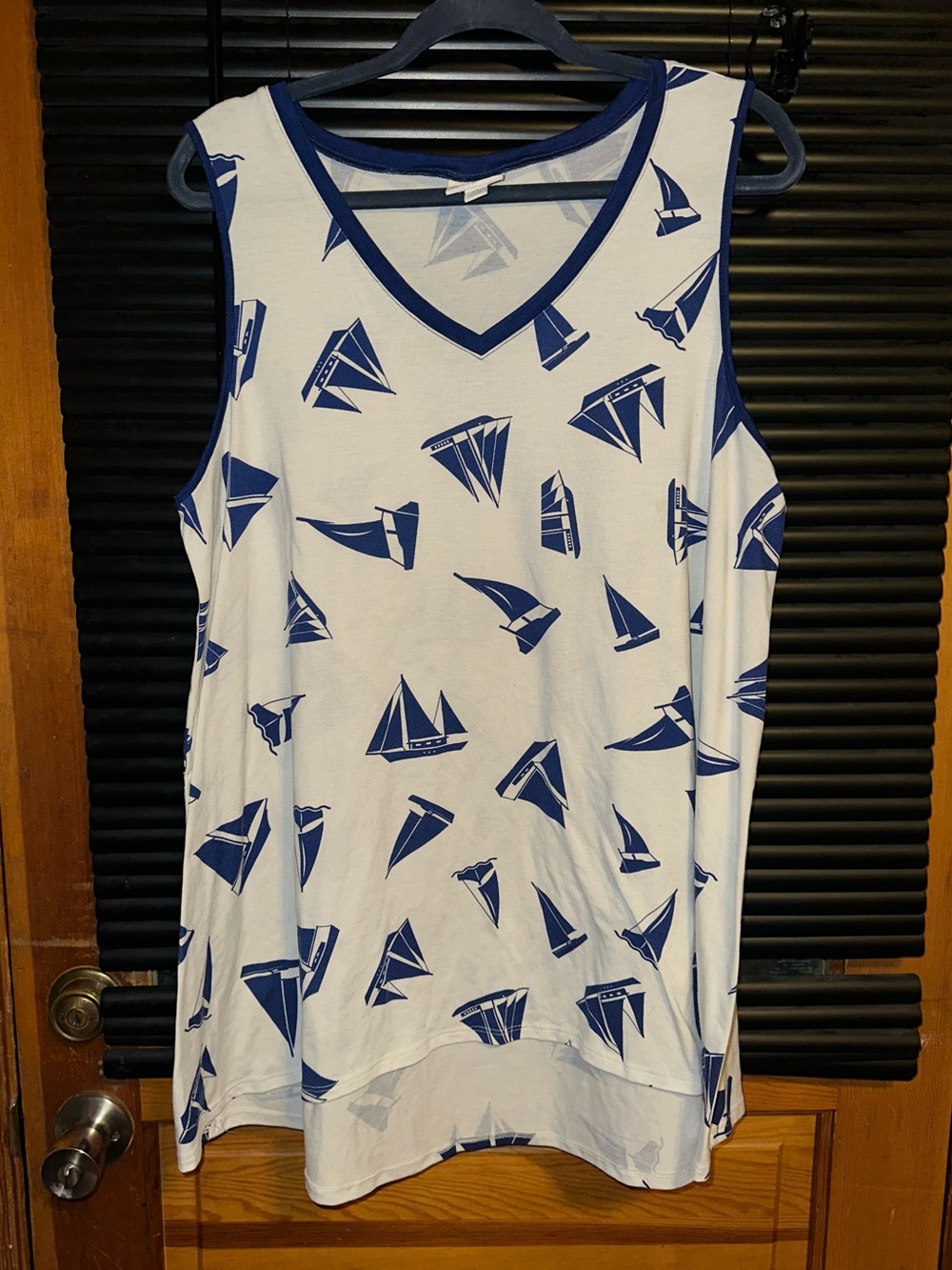 LuLaRoe Kristina tank top fits like a 2x